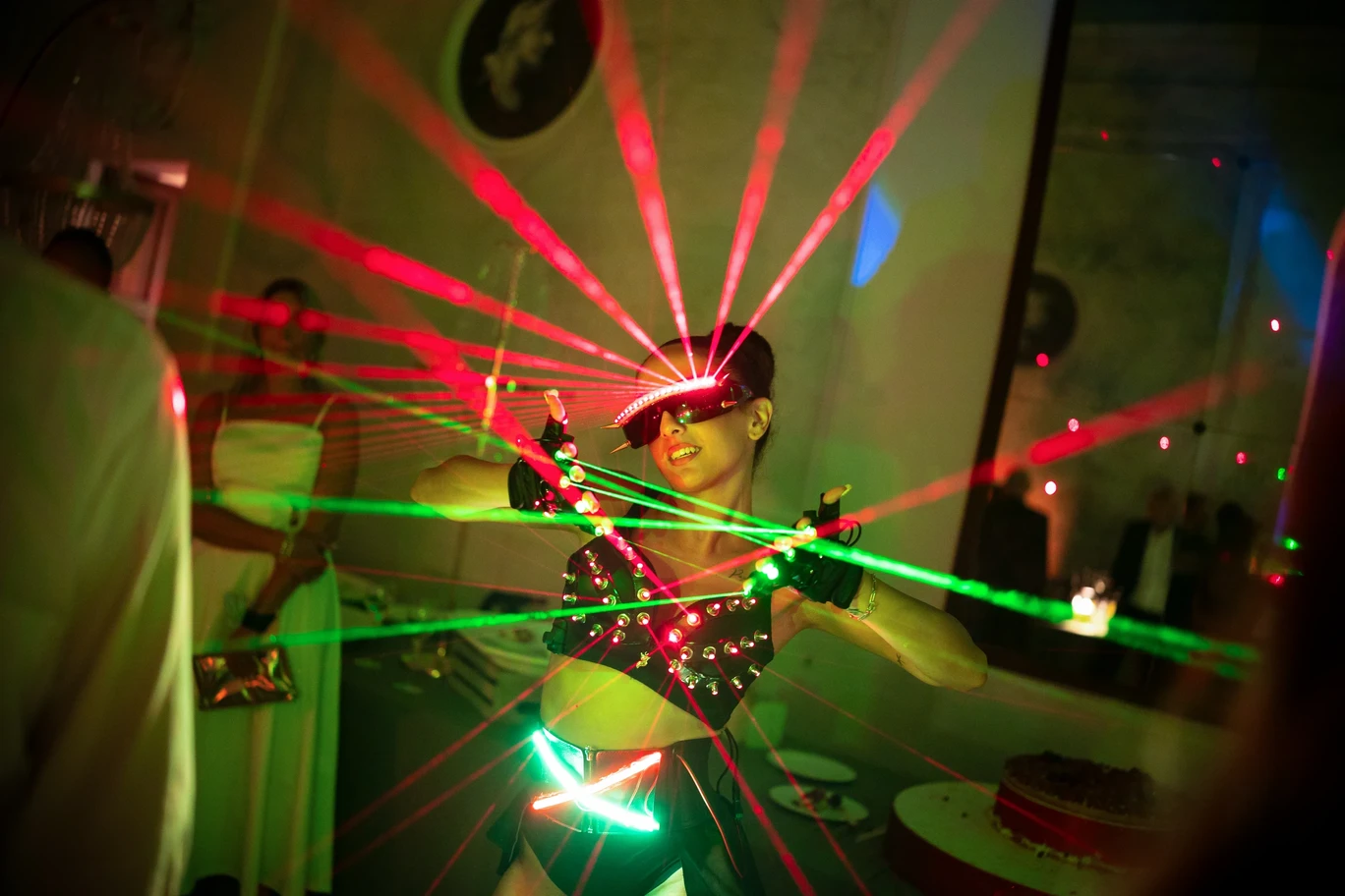 Ballerini LASER — spettacoli e accoglienza BGlare Performers