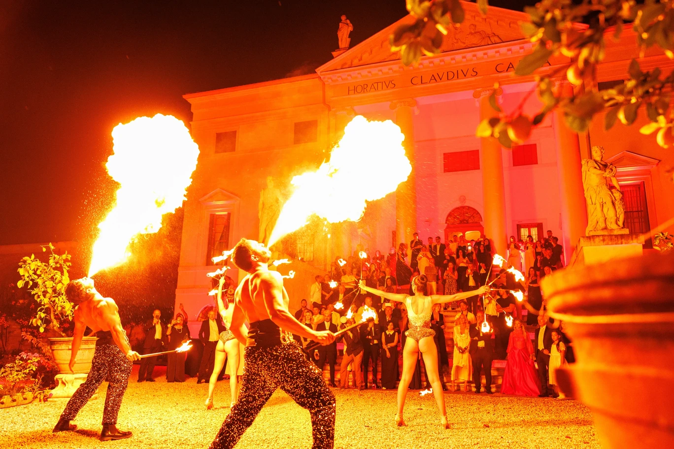 Fire show — spettacoli e accoglienza BGlare Performers