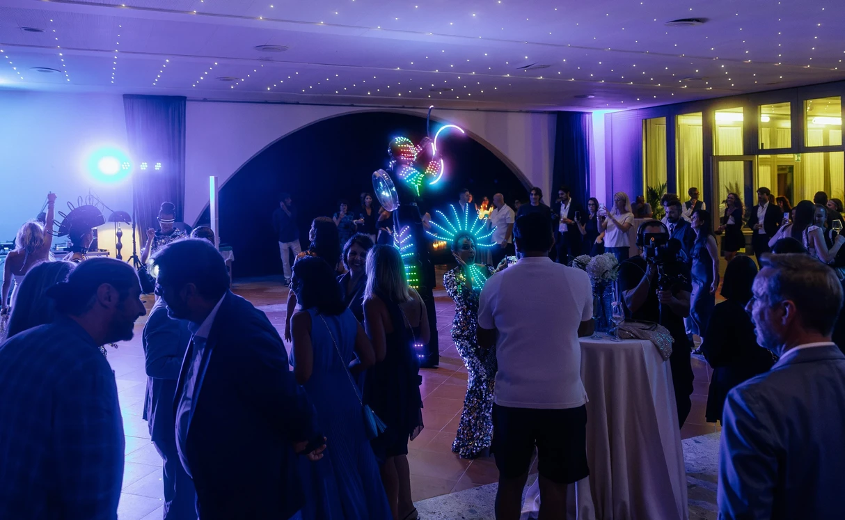 Trampoliere Robot LED di BGlare Performers durante un evento — foto 7