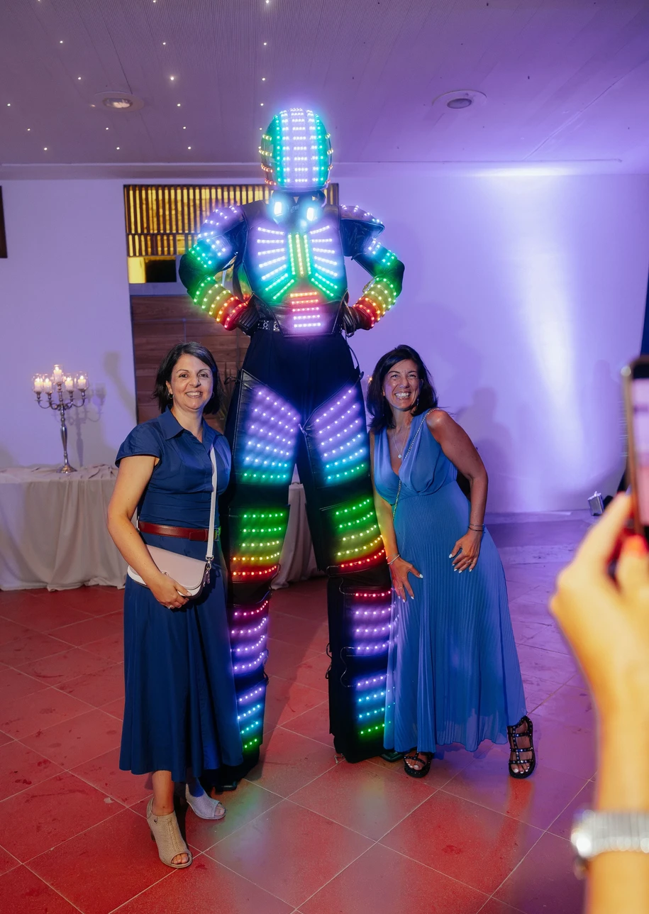Trampoliere Robot LED di BGlare Performers durante un evento — foto 3