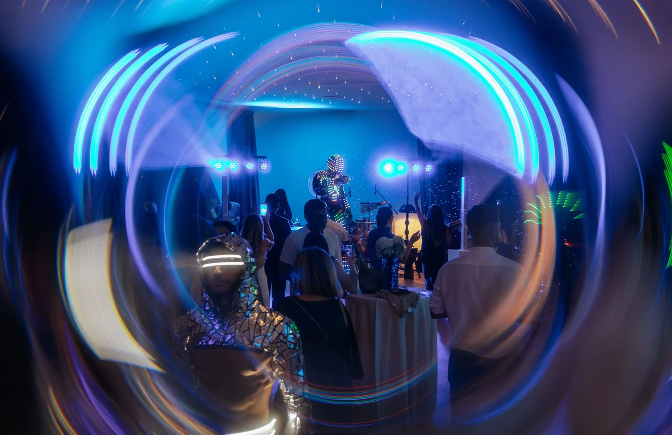 Trampoliere Robot LED di BGlare Performers durante un evento — foto 11